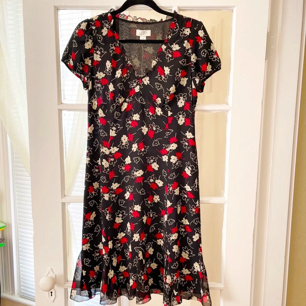 🆕Loft Ruffle Dress Size 6 - Picture 1 of 4